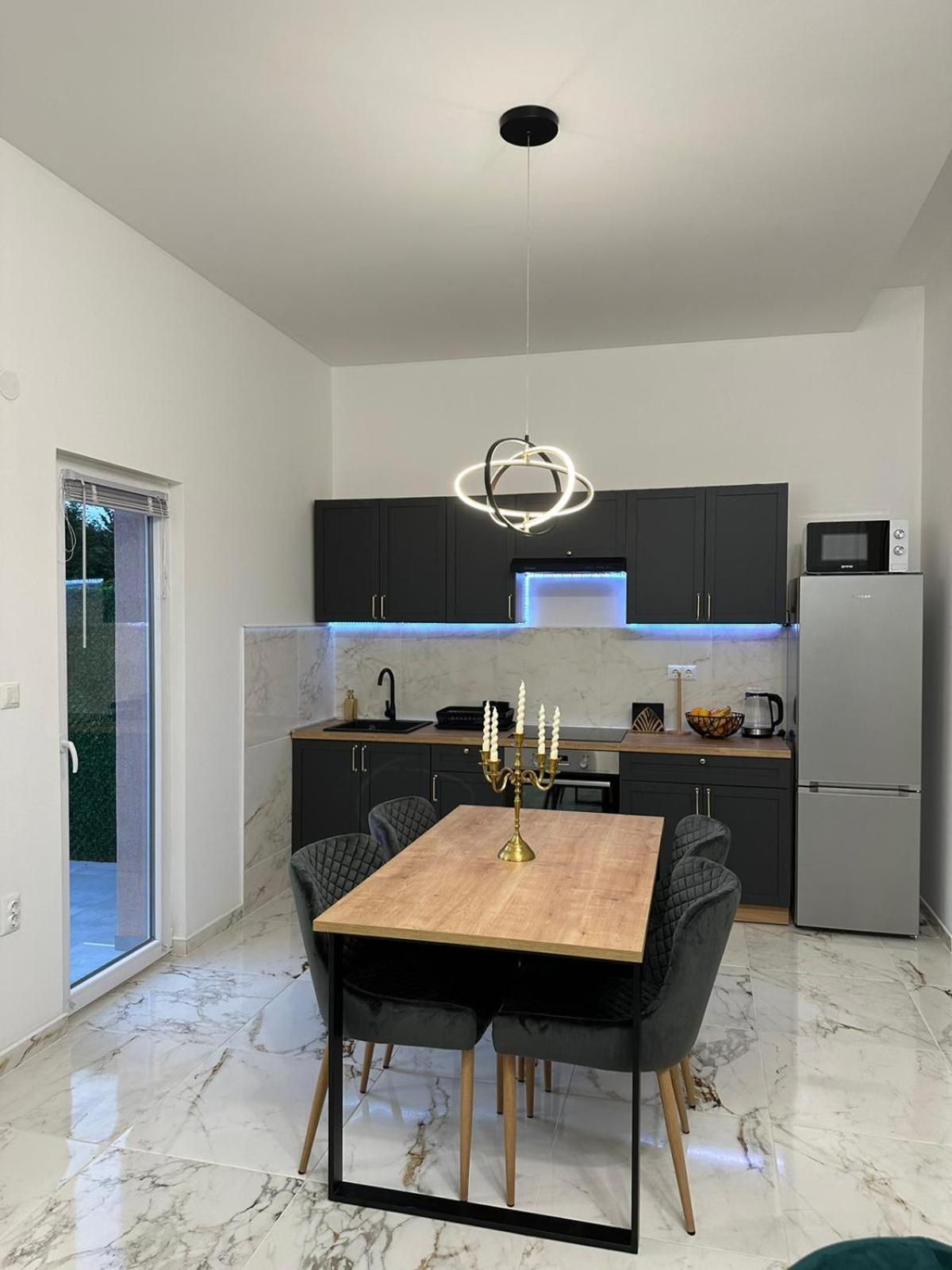 Apartments Green Linden ราโควิซา ภายนอก รูปภาพ